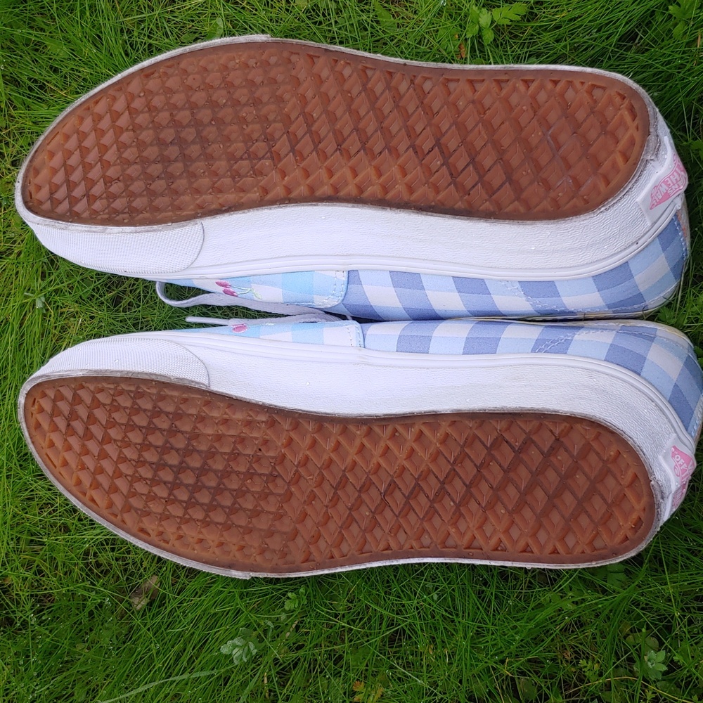 Like New Vans Gingham Embroidered Cherry, Women 12, Men 10.5 - Picture 7 of 11